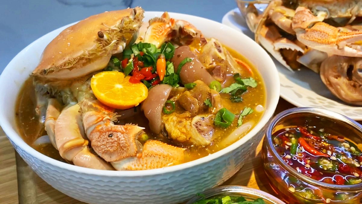 Bánh canh ghẹ chả-iVIVU