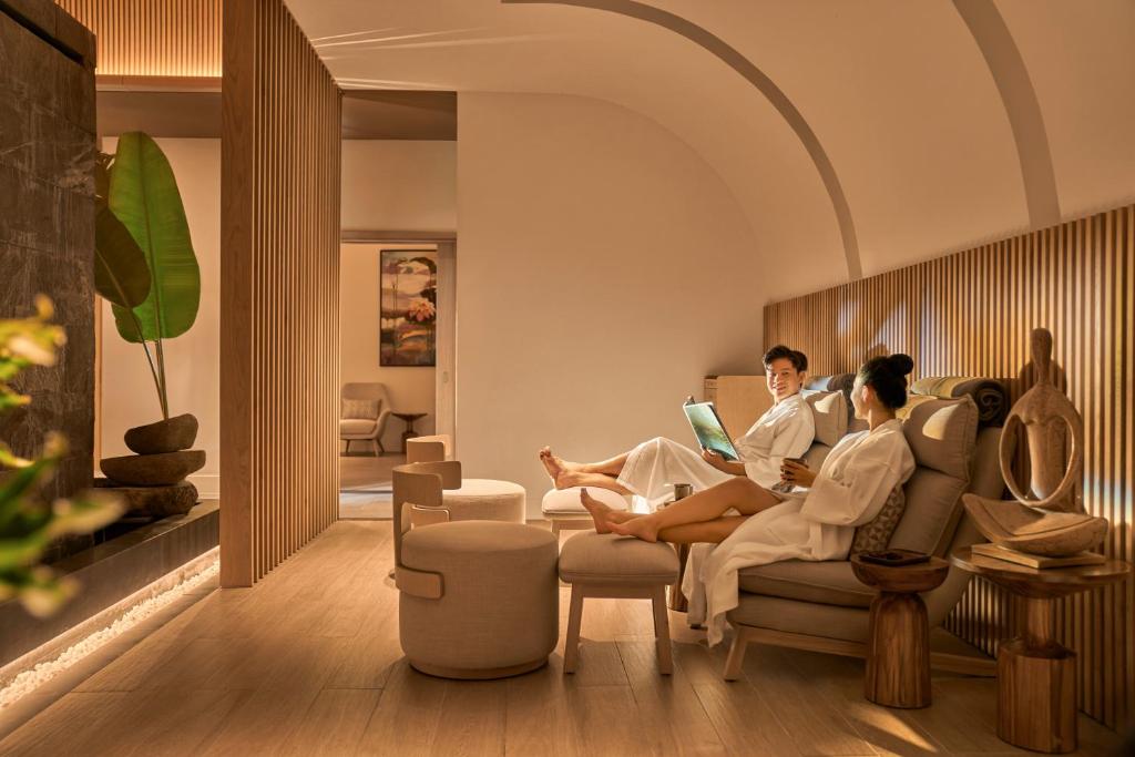 Holiday-Inn-Hồ-Tràm-3